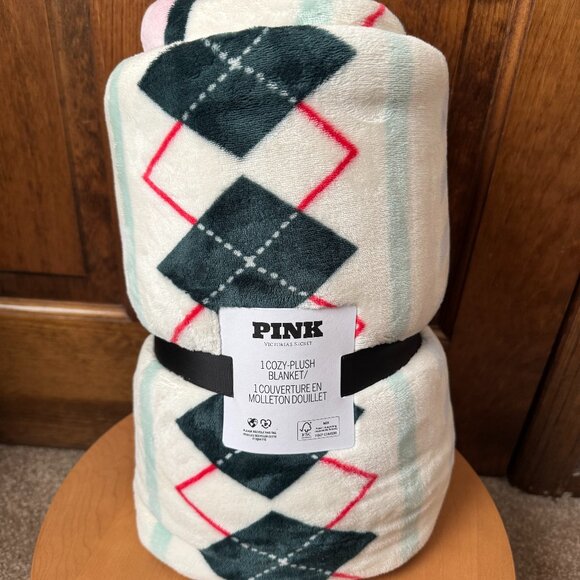 NWT PINK Victoria's Secret Argyle Cozy Plush Blanket 50" x 60" - Picture 1 of 7
